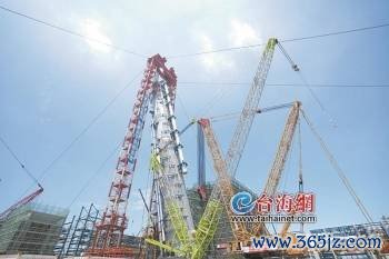 正规配资官网 高109米重3250吨 全球最大！“巨无霸”古雷吊装成功
